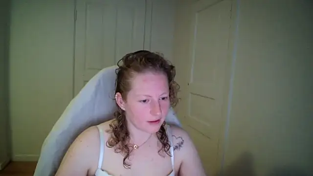 Girlnina-1995 online show from 20, 4, 2026
