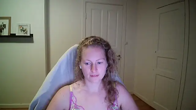 Girlnina-1995 online show from 29, 9, 2025