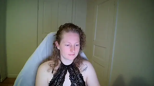 Girlnina-1995 online show from 25, 3, 2026