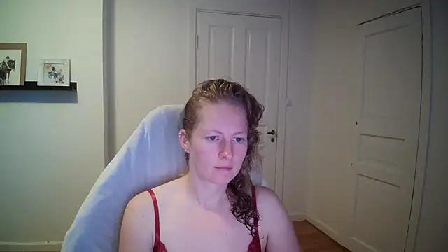 Girlnina-1995 online show from 24, 9, 2025