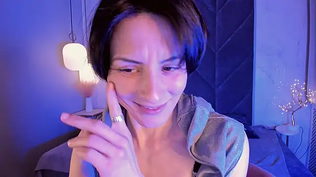 Snapshot of LorenDaze chatting on 12, 3, 2025 LorenDaze online show from 12, 3, 2025