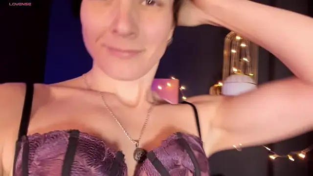 Snapshot of LorenDaze chatting on 4, 2, 2025 LorenDaze online show from 4, 2, 2025