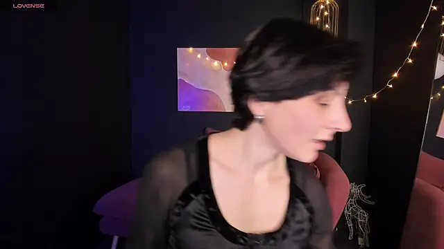 Snapshot of LorenDaze chatting on 5, 2, 2025 LorenDaze online show from 5, 2, 2025