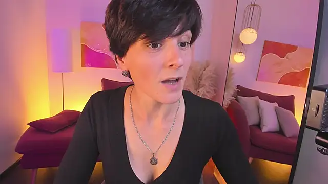 Snapshot of LorenDaze chatting on 4, 10, 2025 LorenDaze online show from 4, 10, 2025