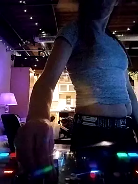 eatmeplease44 online show from 7, 10, 2025