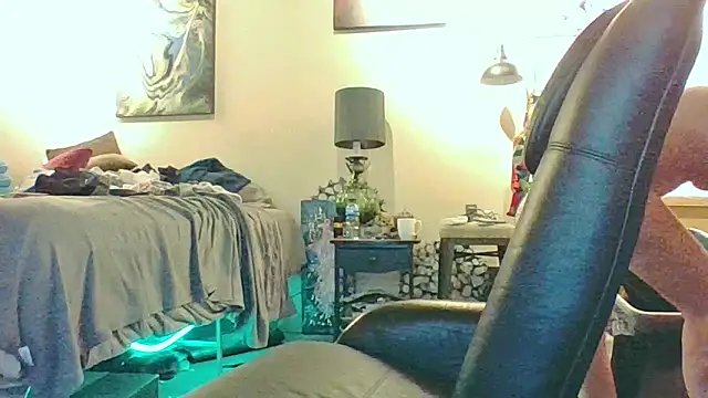 eatmeplease44 online show from 4, 11, 2025