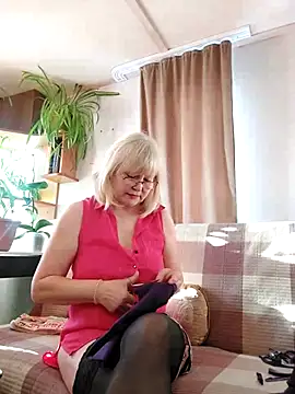 Snapshot of IrmaRose chatting on 17, 12, 2025 IrmaRose online show from 17, 12, 2025