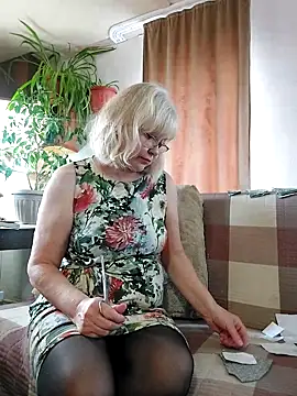 Snapshot of IrmaRose chatting on 28, 10, 2025 IrmaRose online show from 28, 10, 2025