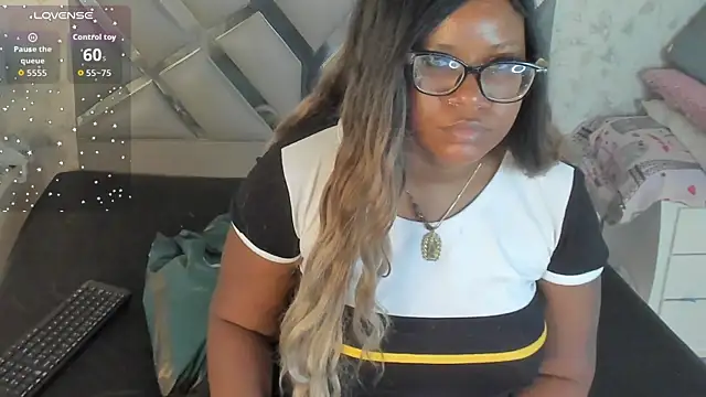 EmilyyRosee  online show from 19, 5, 2026