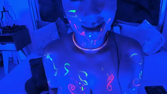 Karlagonzales  online show from 16, 4, 2026