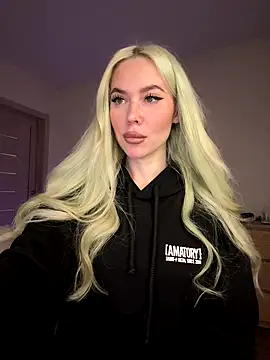 Snapshot of xDinnax chatting on 29, 9, 2025 xDinnax online show from 29, 9, 2025