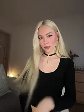 Snapshot of xDinnax chatting on 21, 11, 2025 xDinnax online show from 21, 11, 2025