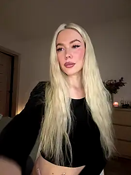 Snapshot of xDinnax chatting on 15, 11, 2025 xDinnax online show from 15, 11, 2025