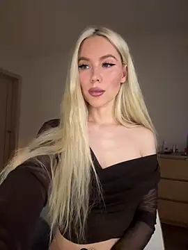 Snapshot of xDinnax chatting on 25, 11, 2025 xDinnax online show from 25, 11, 2025