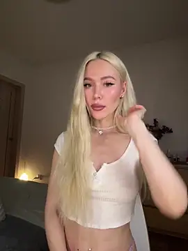 Snapshot of xDinnax chatting on 22, 11, 2025 xDinnax online show from 22, 11, 2025