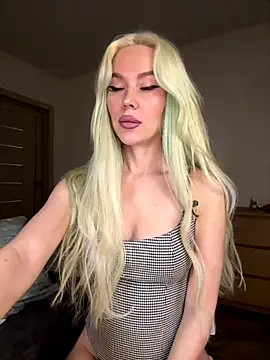 Snapshot of xDinnax chatting on 11, 9, 2025 xDinnax online show from 11, 9, 2025