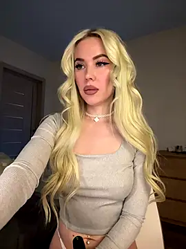 Snapshot of xDinnax chatting on 18, 10, 2025 xDinnax online show from 18, 10, 2025