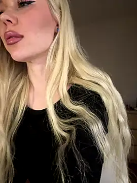 Snapshot of xDinnax chatting on 20, 12, 2025 xDinnax online show from 20, 12, 2025