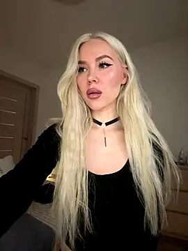 Snapshot of xDinnax chatting on 7, 11, 2025 xDinnax online show from 7, 11, 2025