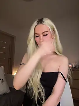 Snapshot of xDinnax chatting on 2, 11, 2025 xDinnax online show from 2, 11, 2025