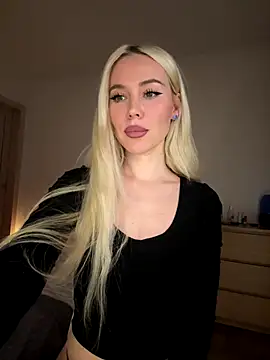 Snapshot of xDinnax chatting on 15, 12, 2025 xDinnax online show from 15, 12, 2025