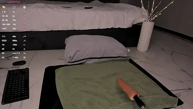 Snapshot of Devil_Minds chatting on 26, 11, 2025 Devil Minds online show from 26, 11, 2025