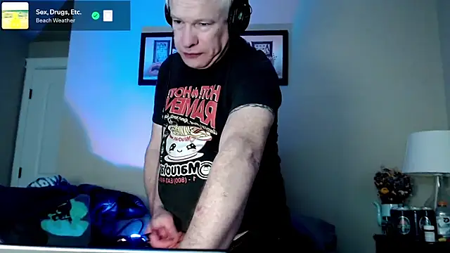 Snapshot of Snarfle82 chatting on 7, 11, 2025 Snarfle82 online show from 7, 11, 2025