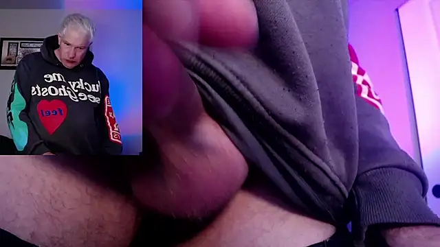 Snapshot of Snarfle82 chatting on 30, 11, 2025 Snarfle82 online show from 30, 11, 2025