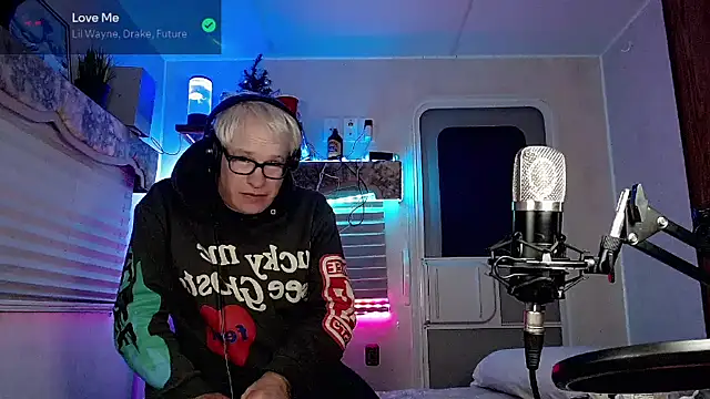 Snapshot of Snarfle82 chatting on 11, 3, 2025 Snarfle82 online show from 11, 3, 2025