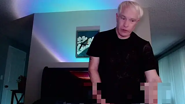 Snapshot of Snarfle82 chatting on 28, 10, 2025 Snarfle82 online show from 28, 10, 2025