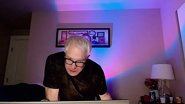 Snapshot of Snarfle82 chatting on 30, 11, 2025 Snarfle82 online show from 30, 11, 2025