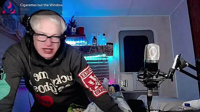 Snapshot of Snarfle82 chatting on 12, 3, 2025 Snarfle82 online show from 12, 3, 2025