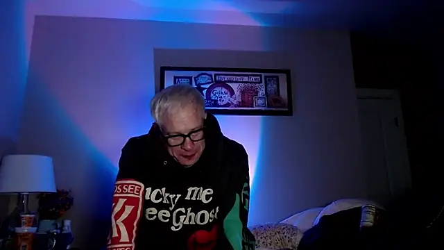 Snapshot of Snarfle82 chatting on 27, 11, 2025 Snarfle82 online show from 27, 11, 2025