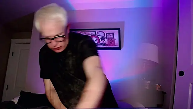 Snapshot of Snarfle82 chatting on 28, 11, 2025 Snarfle82 online show from 28, 11, 2025