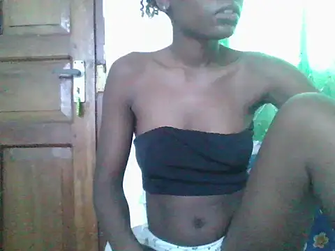 Snapshot of sweetchic_ chatting on 28, 10, 2025 sweetchic online show from 28, 10, 2025