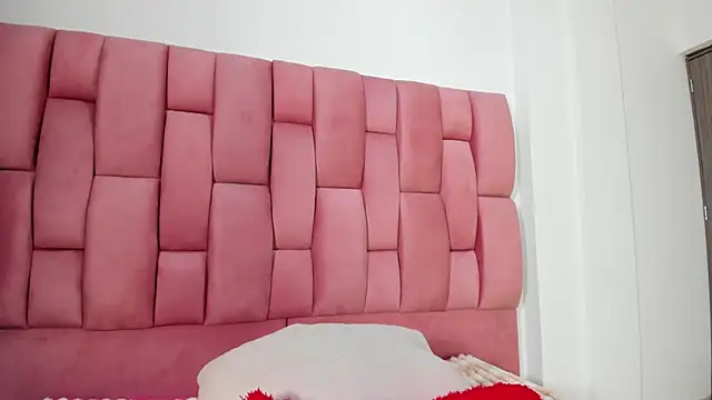 Lia sarahi online show from 12, 1, 2026