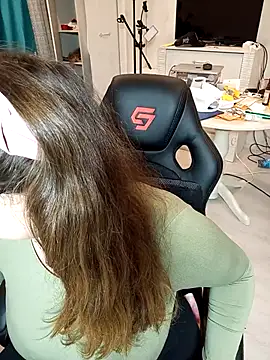 DienkaGreen online show from 9, 11, 2025