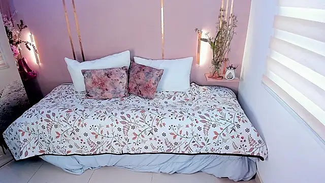 lena paulxo online show from 10, 4, 2026