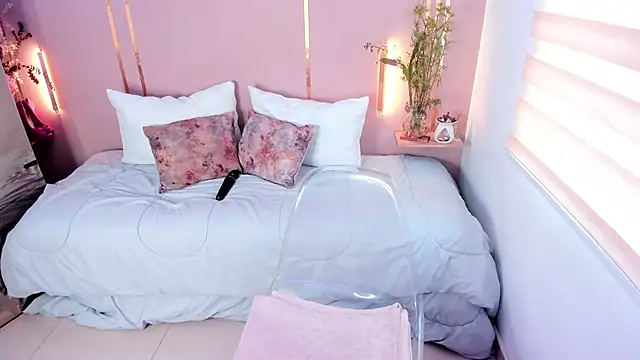 lena paulxo online show from 25, 2, 2026