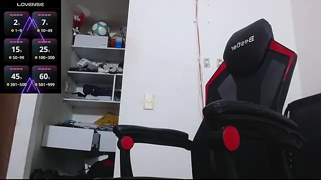 Snapshot of freestyle_blake1 chatting on 24, 10, 2025 freestyle blake1 online show from 24, 10, 2025