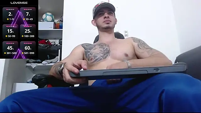 Snapshot of freestyle_blake1 chatting on 28, 11, 2025 freestyle blake1 online show from 28, 11, 2025