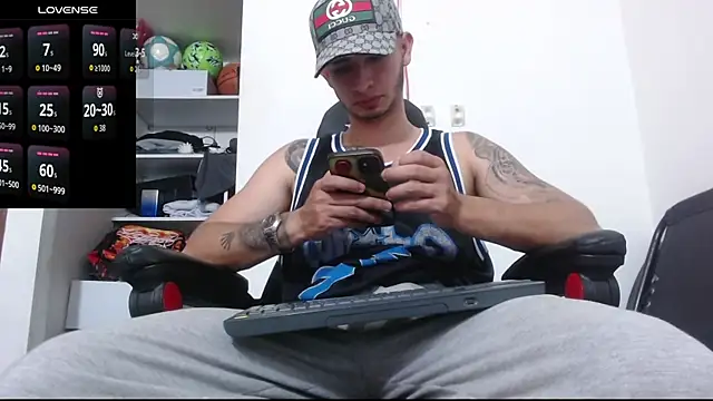 Snapshot of freestyle_blake1 chatting on 4, 10, 2025 freestyle blake1 online show from 4, 10, 2025