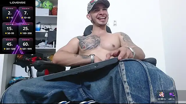 Snapshot of freestyle_blake1 chatting on 3, 10, 2025 freestyle blake1 online show from 3, 10, 2025