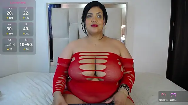 Snapshot of AmandaRousel chatting on 2, 3, 2025 AmandaRousel online show from 2, 3, 2025