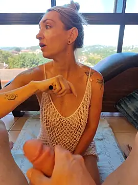 Snapshot of MissLMrJ chatting on 15, 12, 2025 MissLMrJ online show from 15, 12, 2025