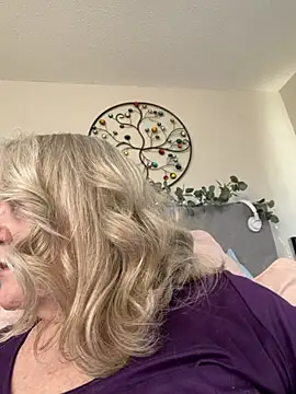 Snapshot of Kaitlyn_Winters chatting on 6, 2, 2026 Kaitlyn Winters online show from 6, 2, 2026