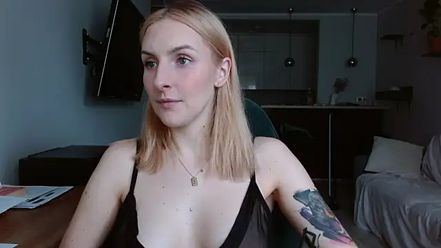 Snapshot of illusorycat chatting on 17, 11, 2025 illusorycat online show from 17, 11, 2025