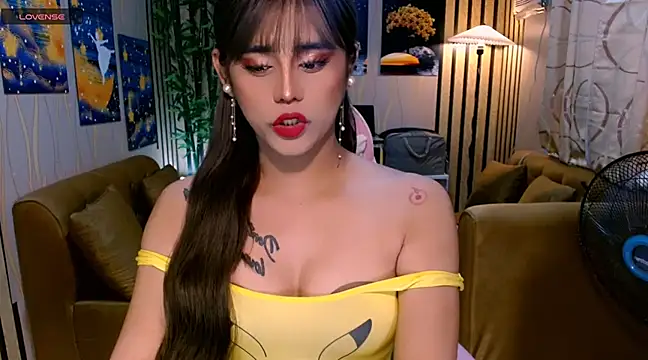 UrSweetKatCakes online show from 10, 3, 2025