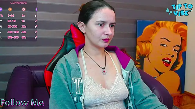 iris nikhols online show from 3, 11, 2025