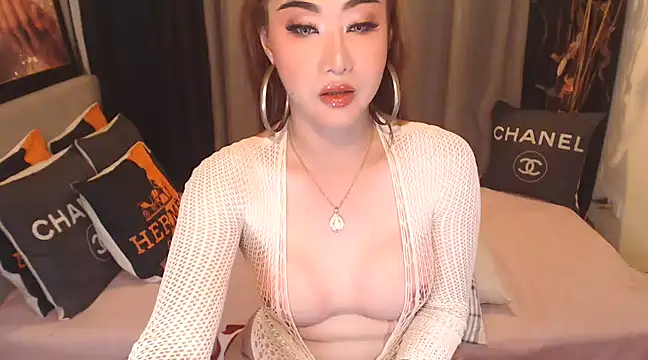 Snapshot of JustForCassie chatting on 9, 3, 2025 JustForCassie online show from 9, 3, 2025